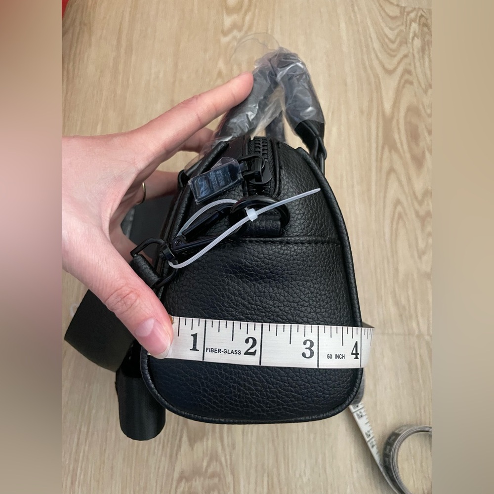 Steve Madden Black Mini Barrel Bag NWT Crossbody Wallet - Picture 15 of 15